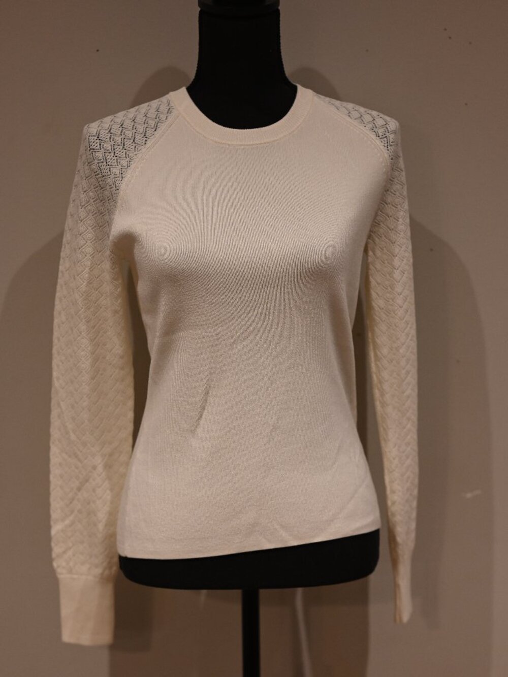 RW&CO BNWT Cream Textured Sleeve Knit Sweater Medium